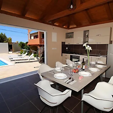Anda Villa