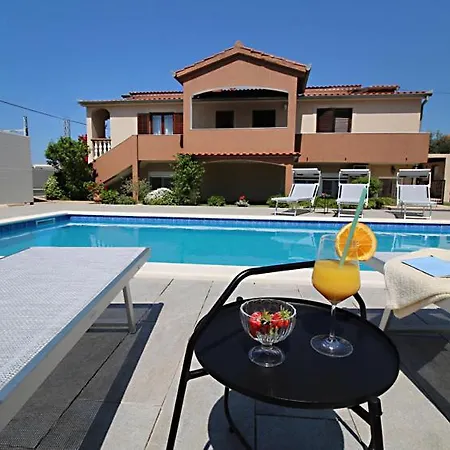 Anda Villa Zára