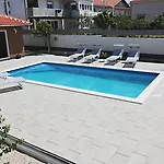 Anda *